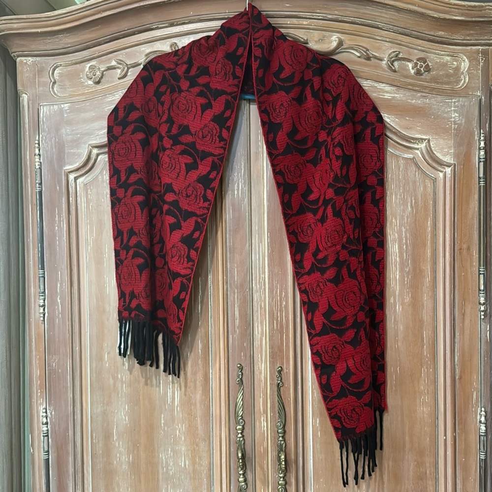 STEVE MADDEN Rose Floral Print Scarf
